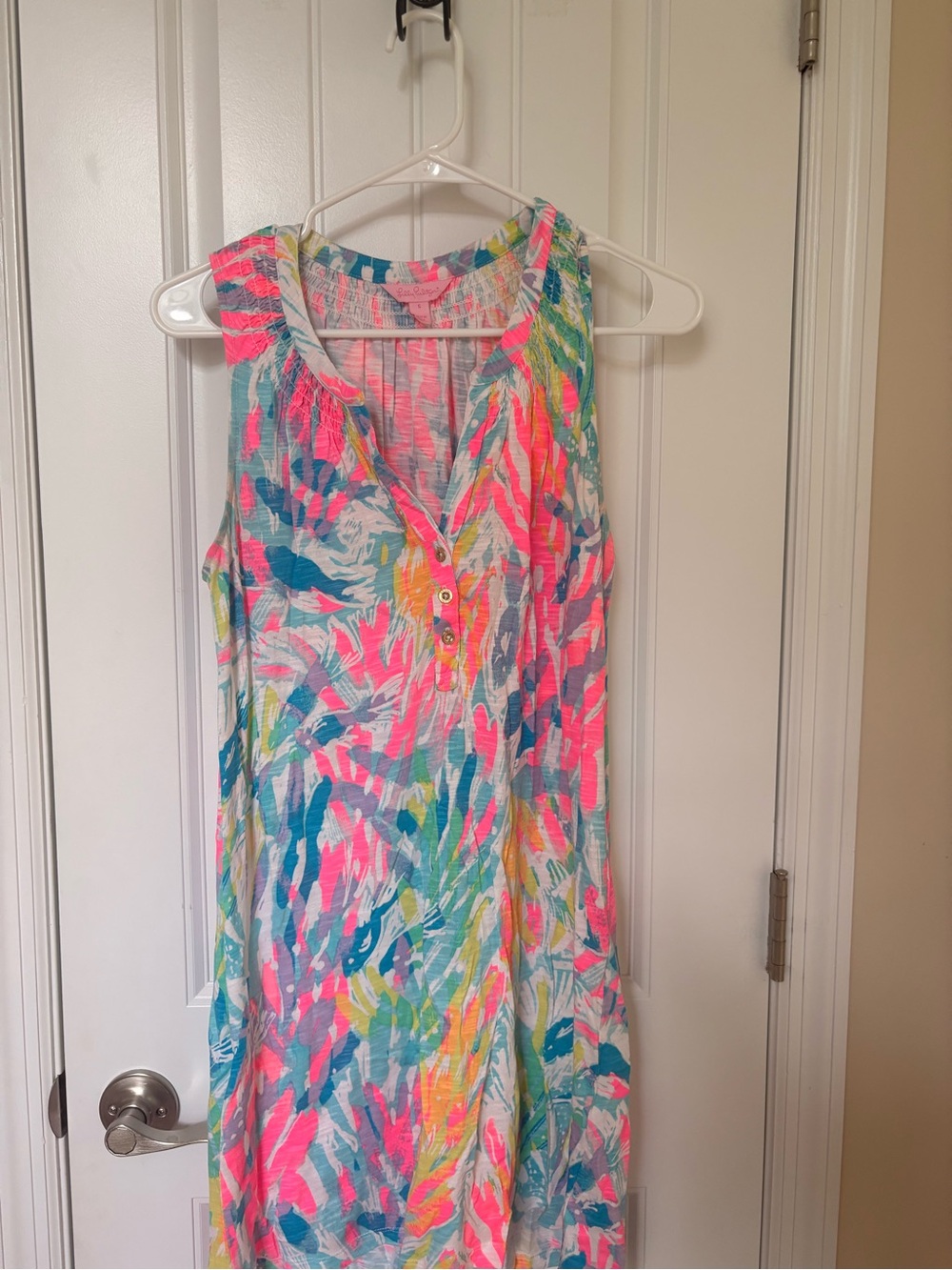 Lilly Pulitzer Essie Sleeveless Henley Dress in Sparkling Sands Print